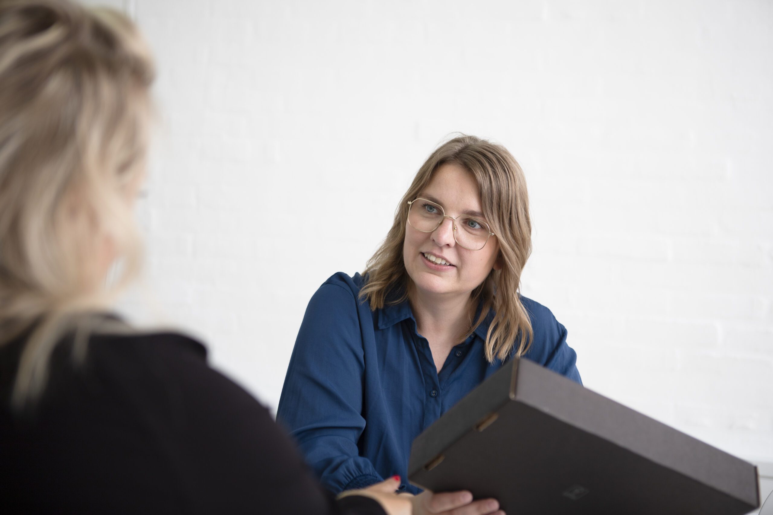 Opfølgning på leads: Sådan gør du det personligt uden at spilde tid